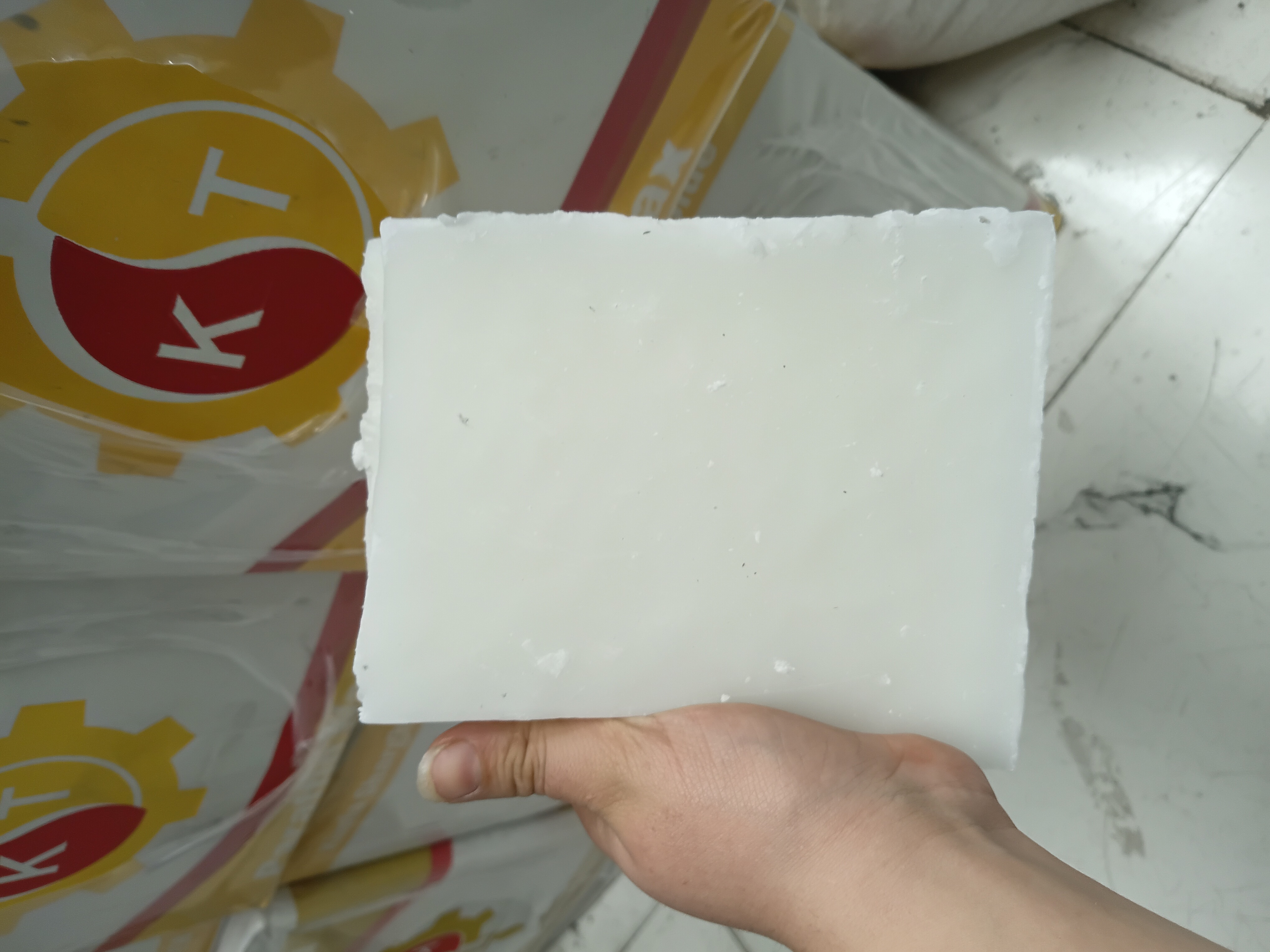 پارافین یک درصد کیمیا شرق بسته بندی یک کیلویی